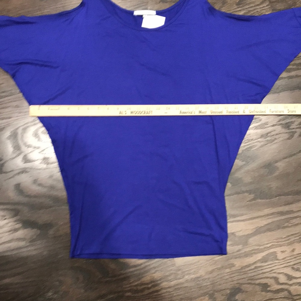 NWT Emma’s Closet royal blue cold shoulder blouse - Picture 4 of 4